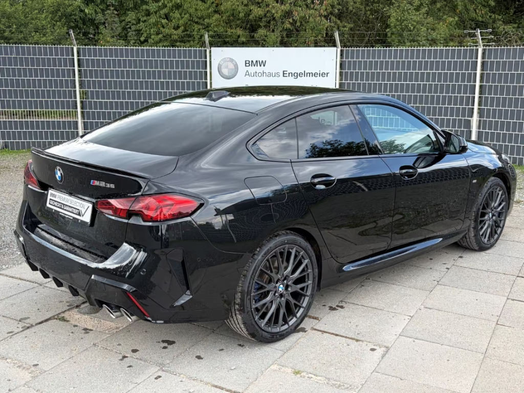 BMW M235
