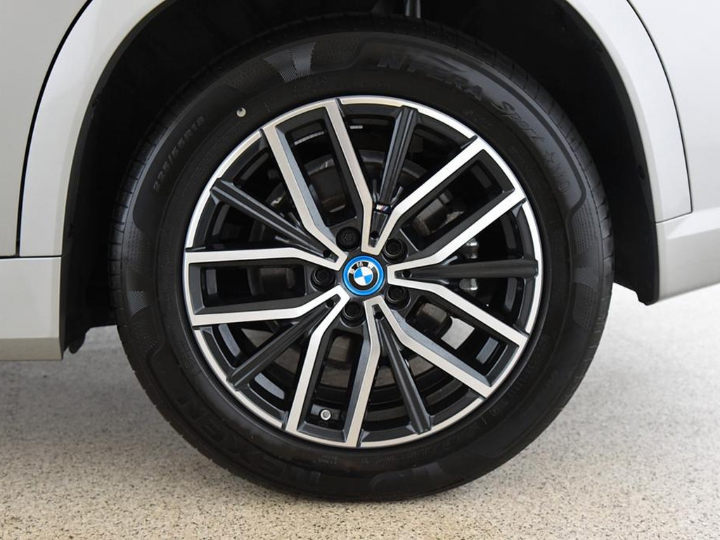 BMW iX1