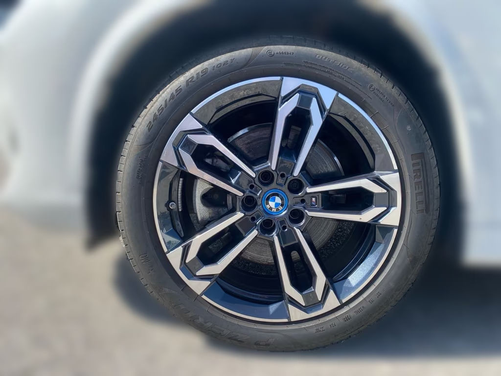 BMW iX1