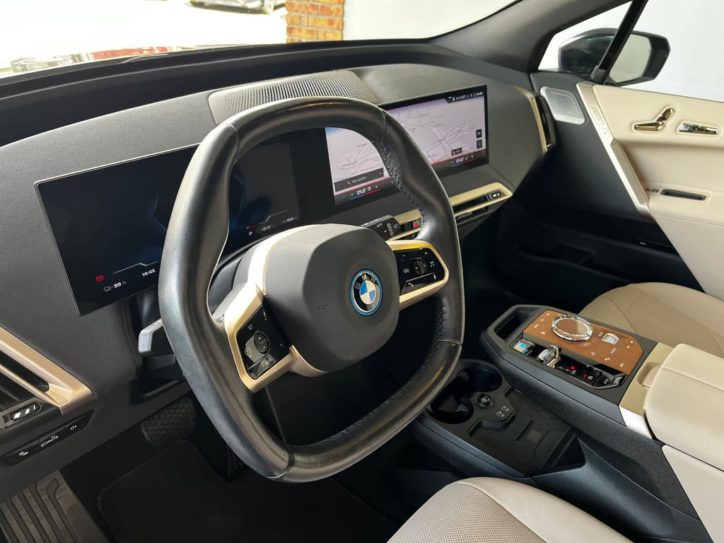 BMW iX