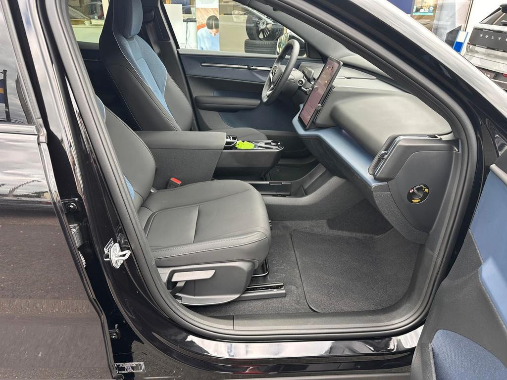Volvo EX30