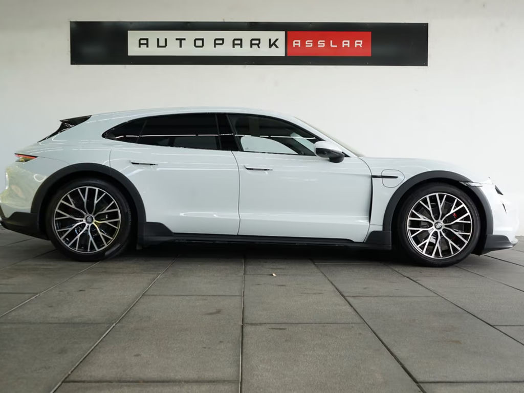 Porsche Taycan 4S Cross Turismo