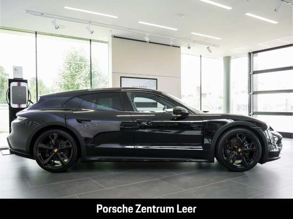 Porsche Taycan Cross Turismo 4