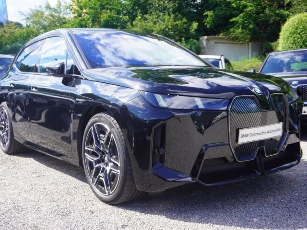BMW iX
