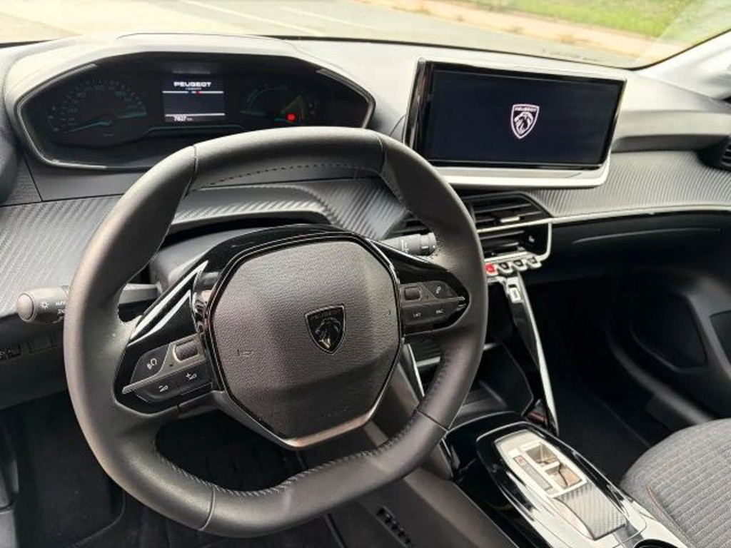 Peugeot e-208