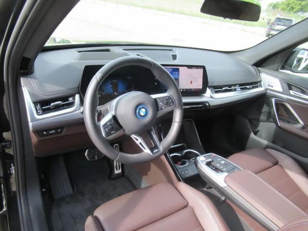 BMW iX1