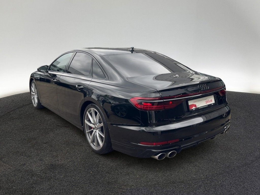 Audi S8