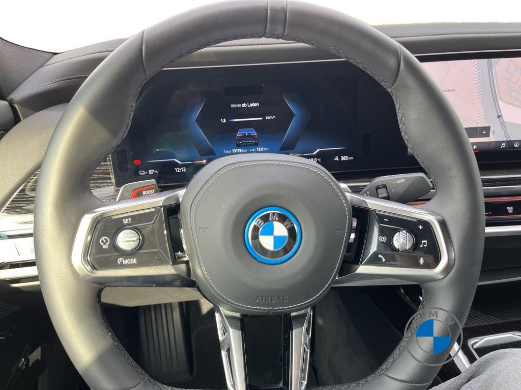 BMW i7