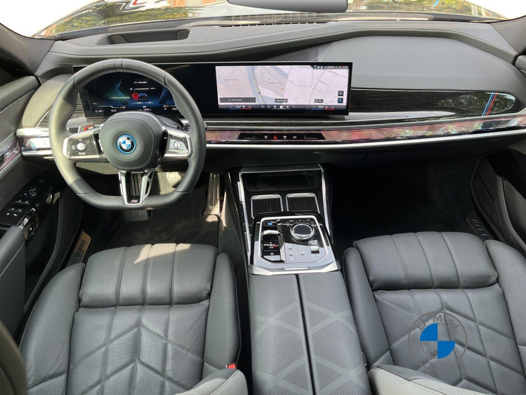 BMW i7