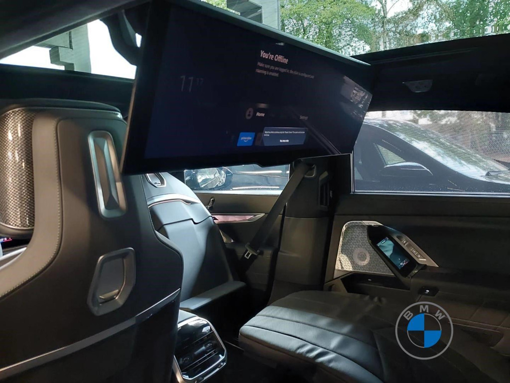 BMW i7
