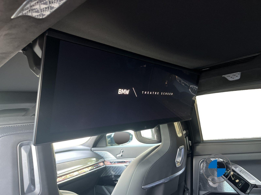BMW i7