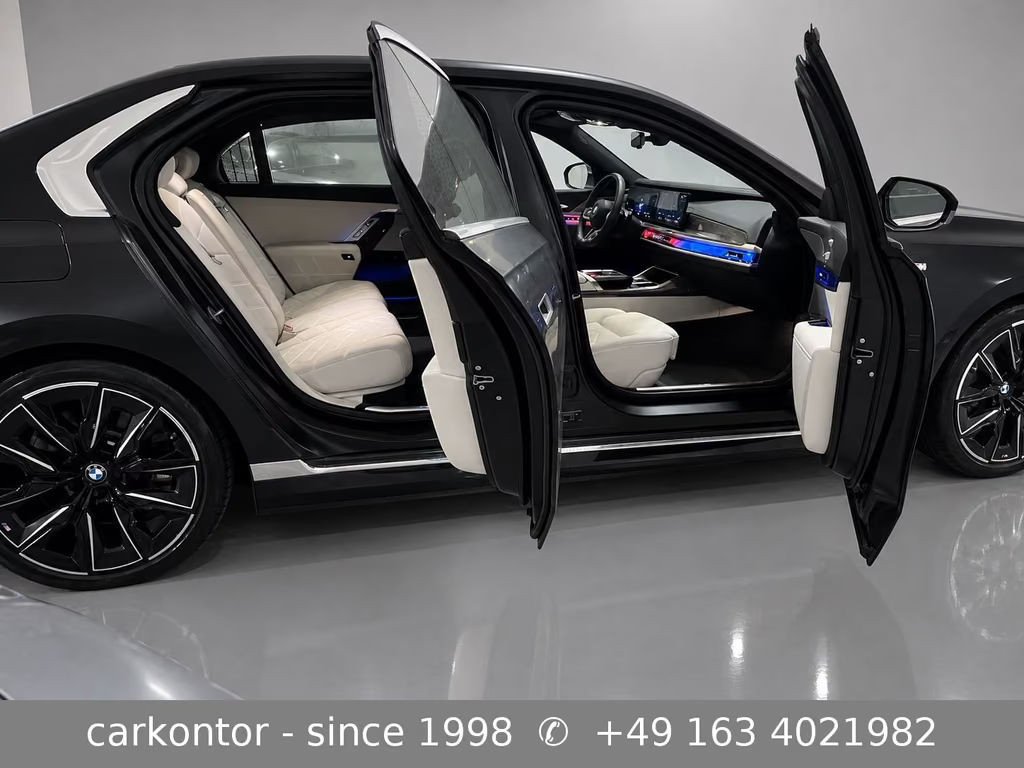 BMW i7