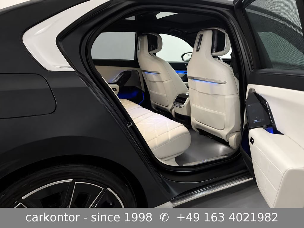 BMW i7