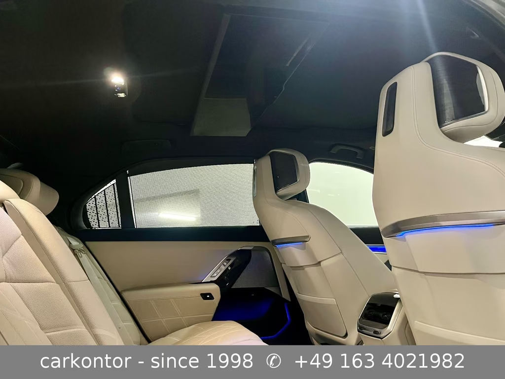BMW i7