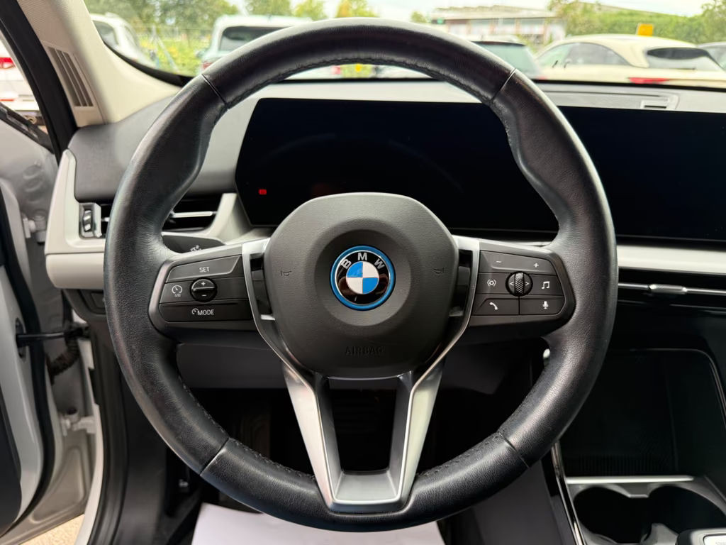 BMW iX1