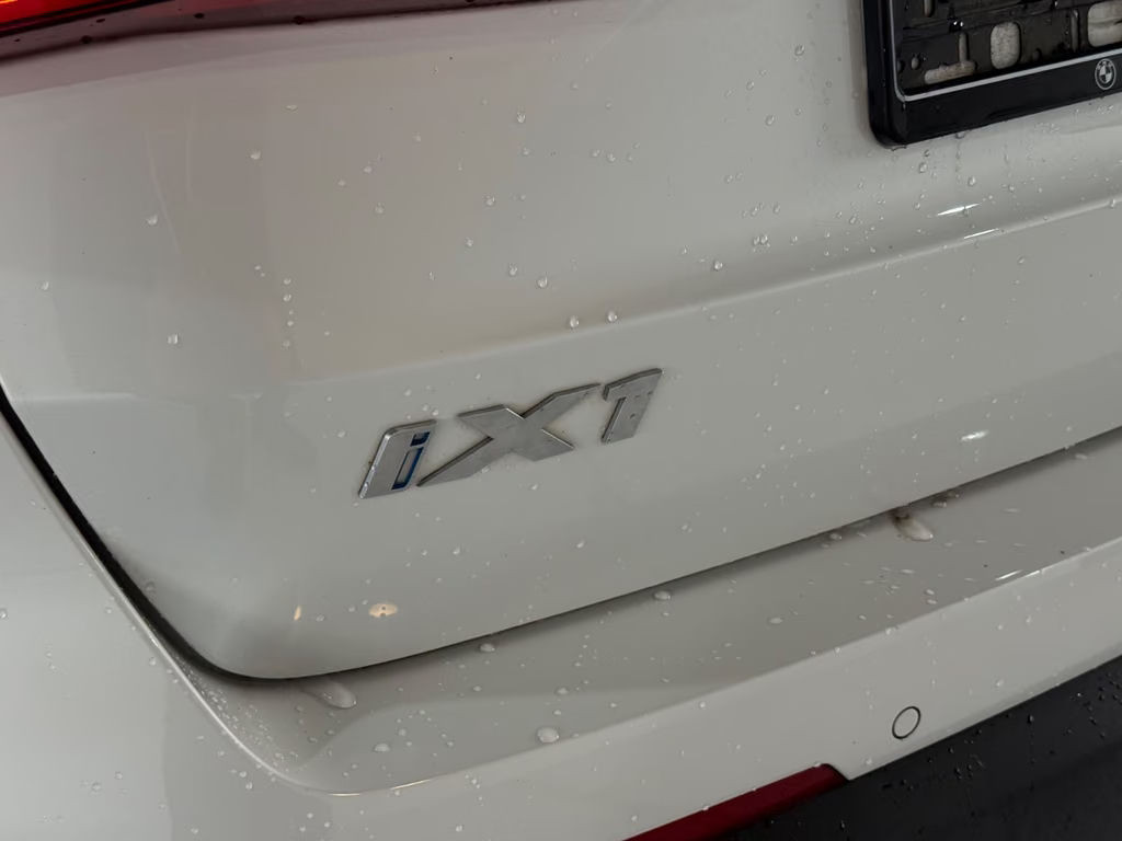 BMW iX1