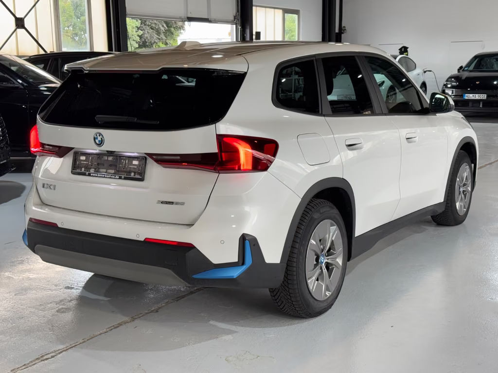 BMW iX1
