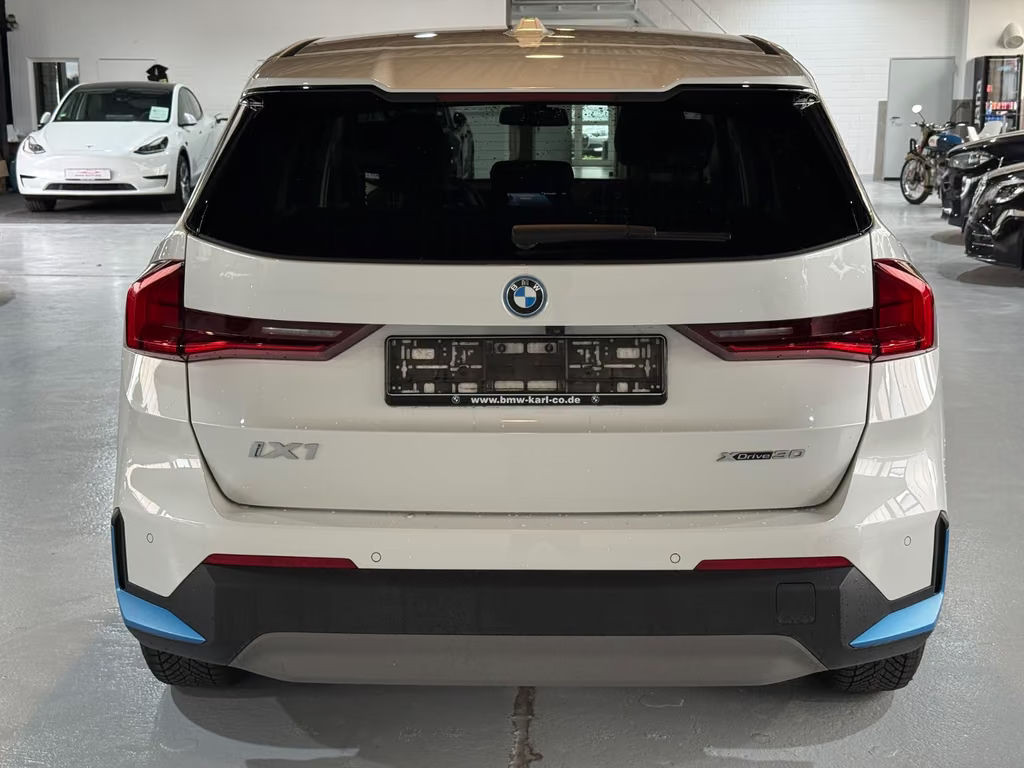 BMW iX1