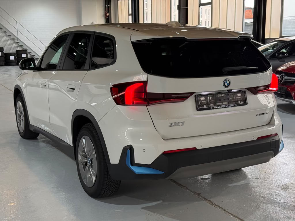 BMW iX1
