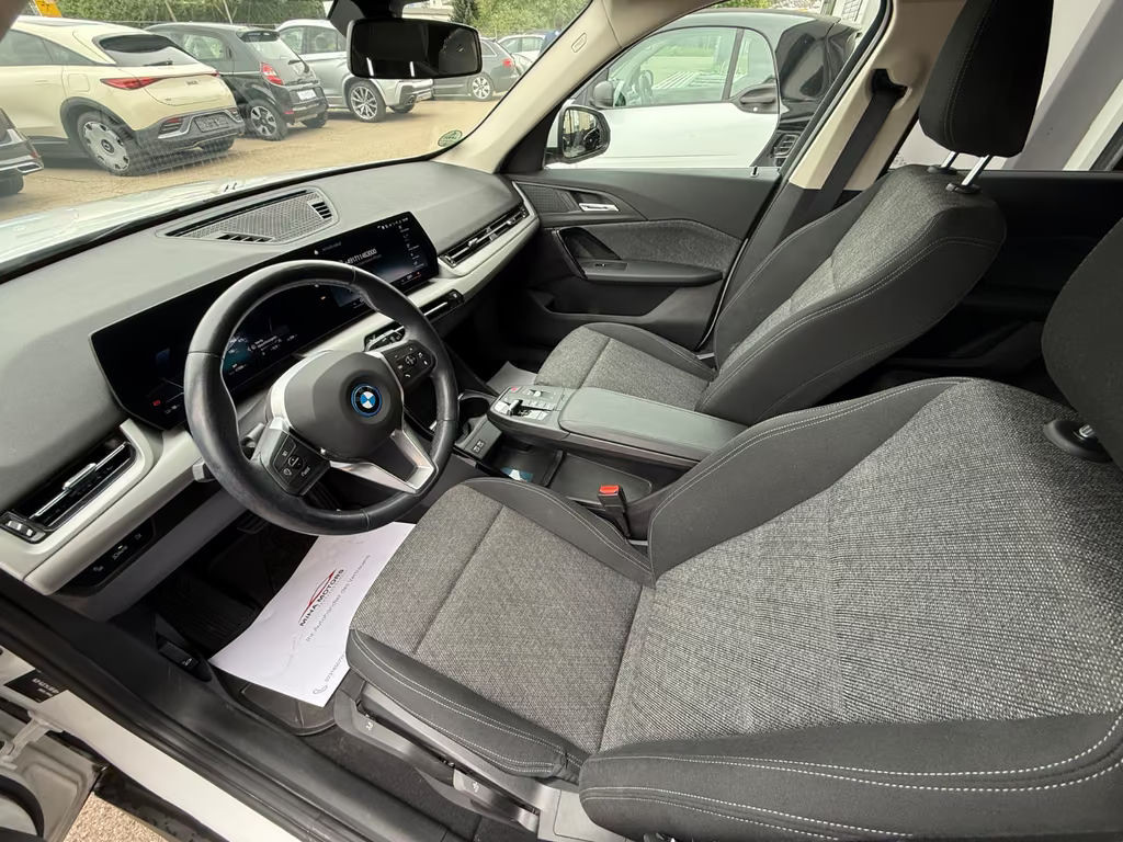BMW iX1