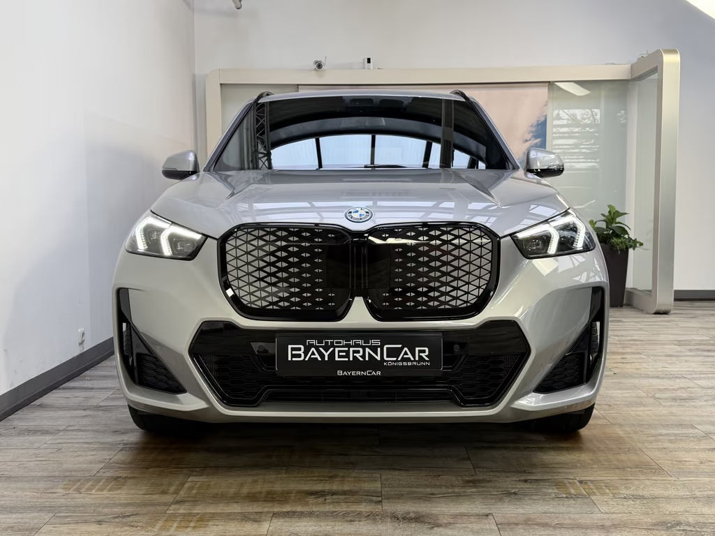BMW iX1