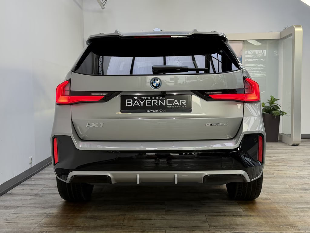 BMW iX1