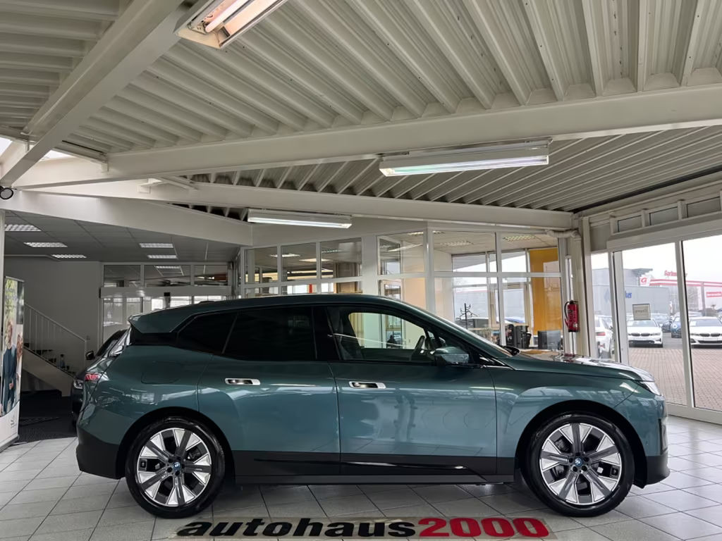 BMW iX