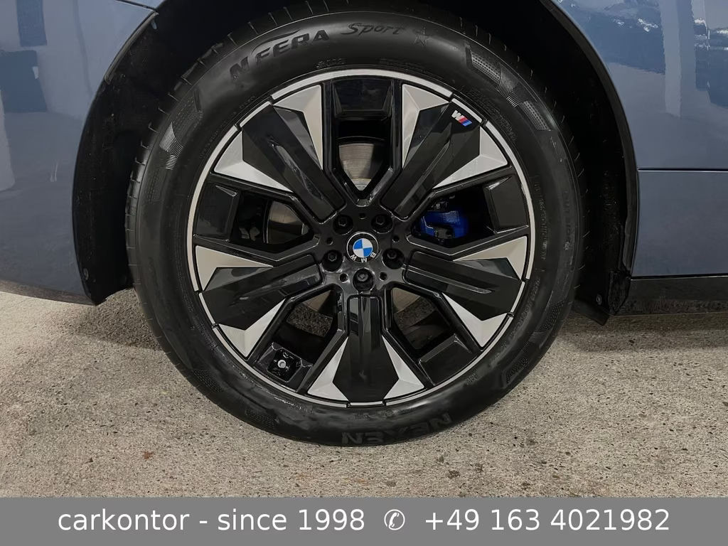 BMW iX