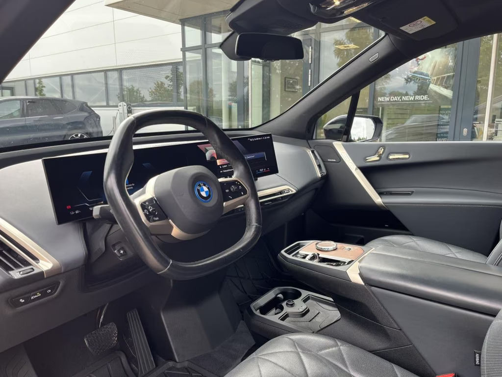 BMW iX