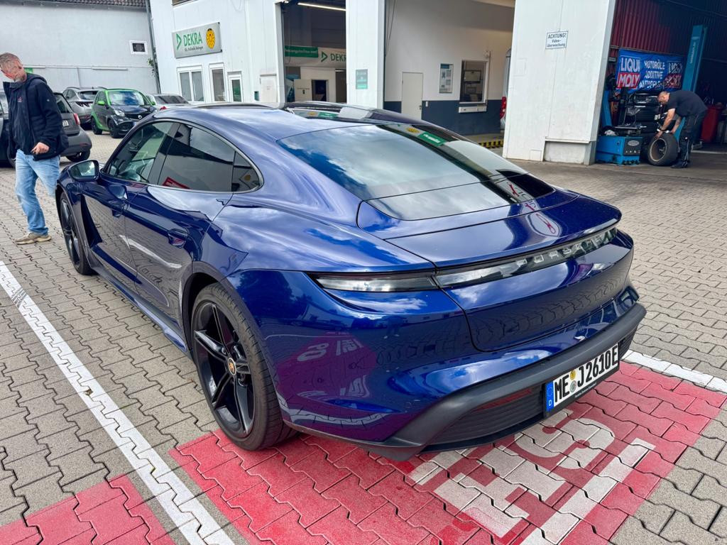 Porsche Taycan