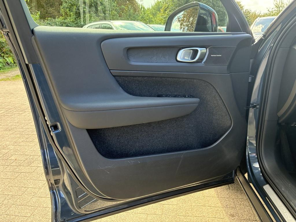 Volvo EX40