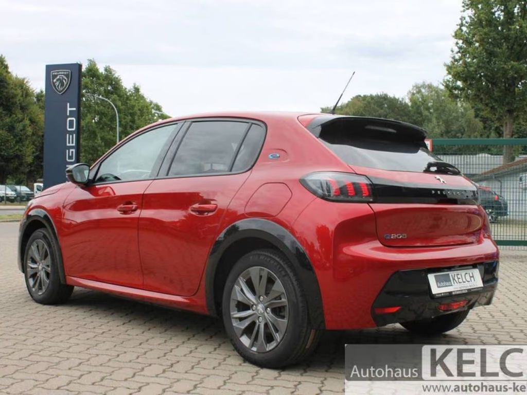 Peugeot e-208