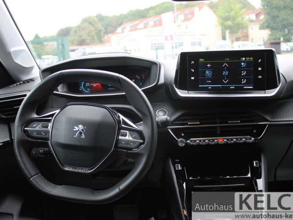 Peugeot e-208