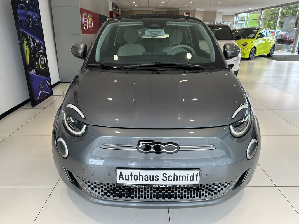 Fiat 500e La Prima