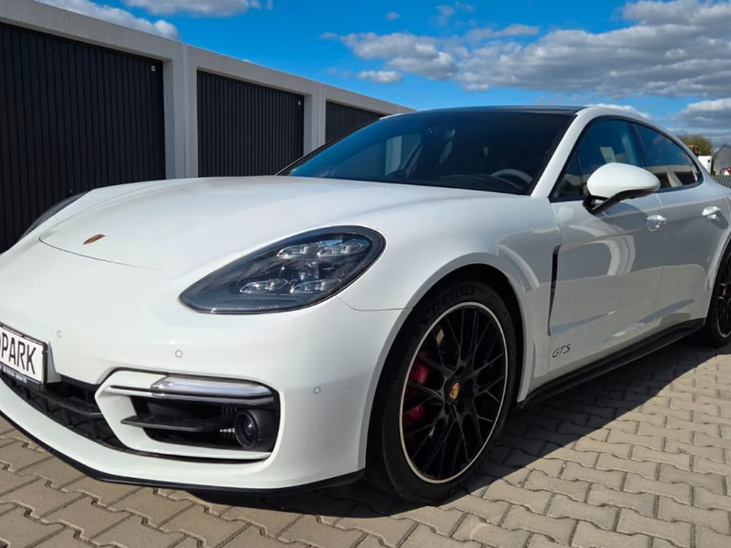 Porsche Panamera GTS 4