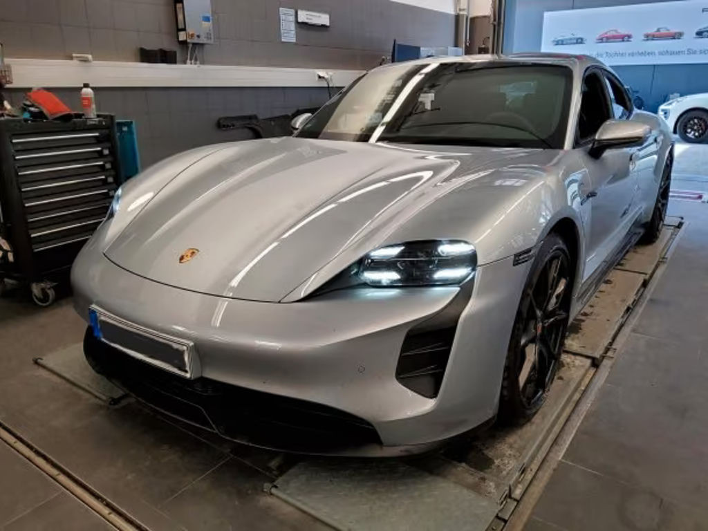 Porsche Taycan GTS