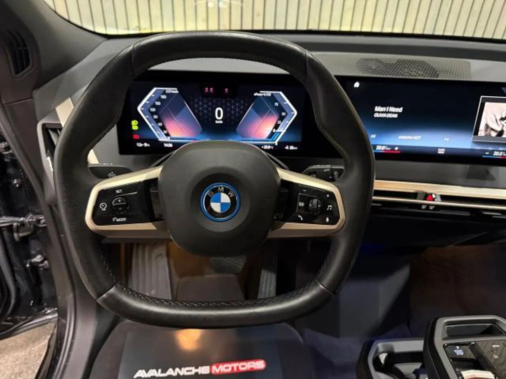 BMW iX
