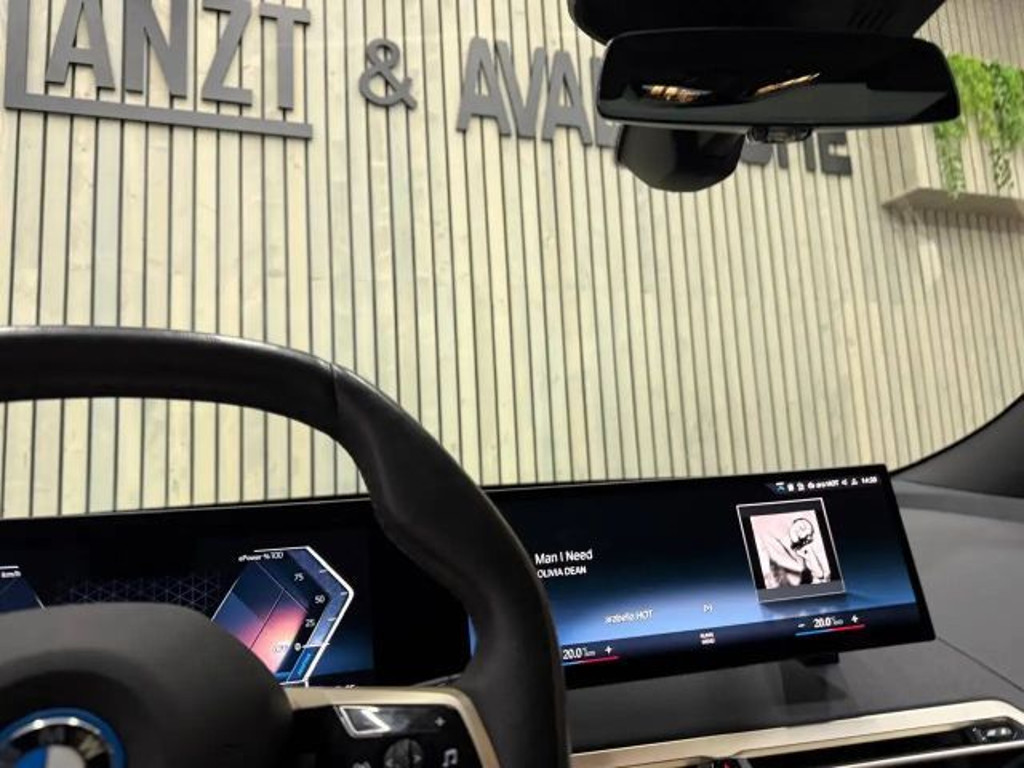 BMW iX