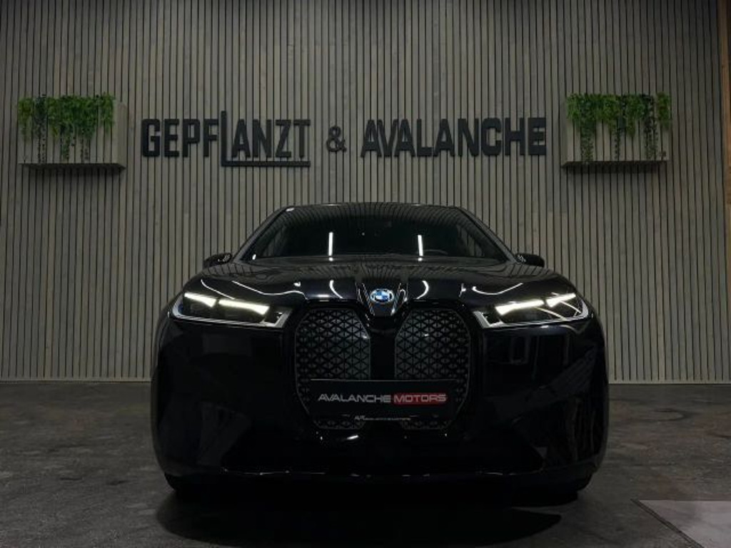 BMW iX