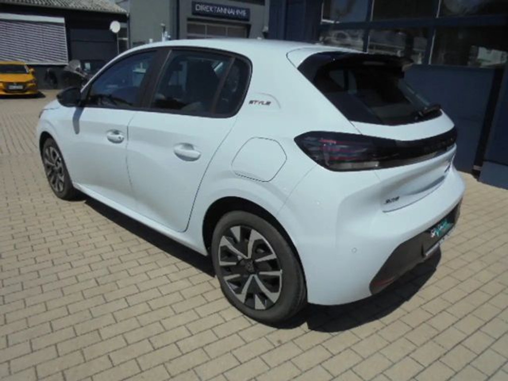 Peugeot e-208