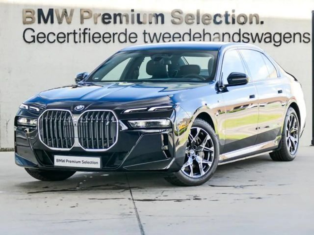 BMW i7 M-Sport Sedan Drive pro