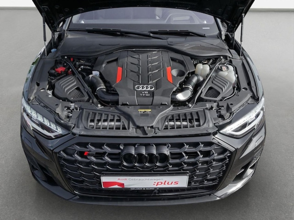 Audi S8