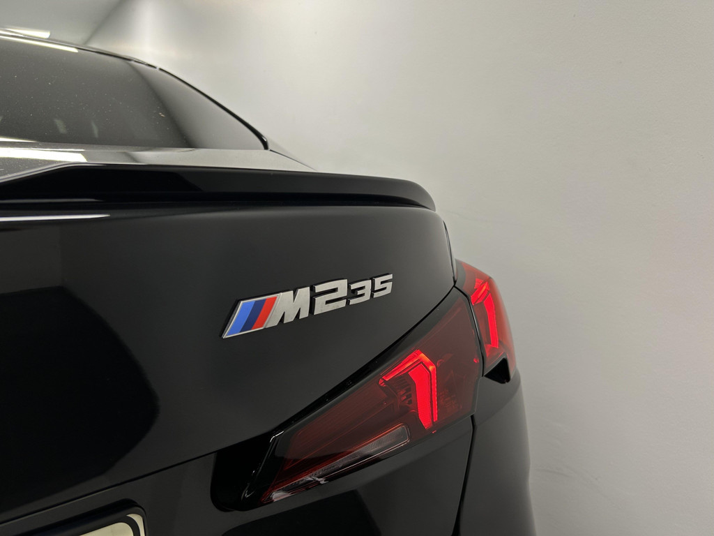 BMW M235