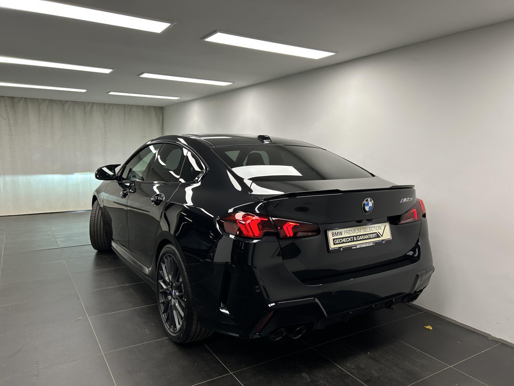 BMW M235