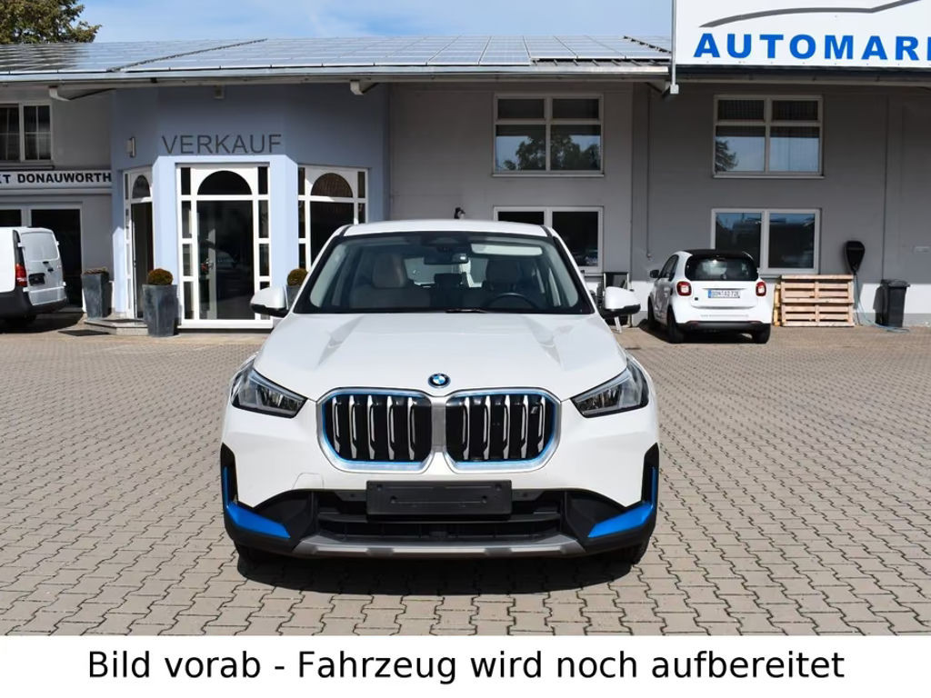BMW iX1