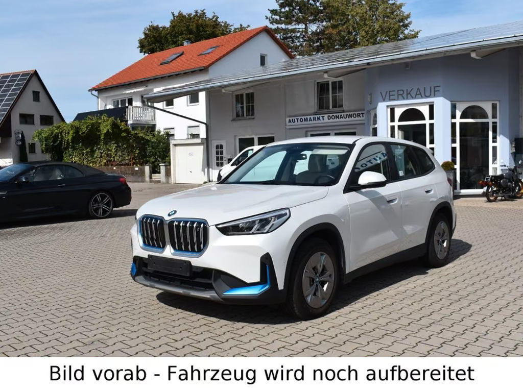 BMW iX1