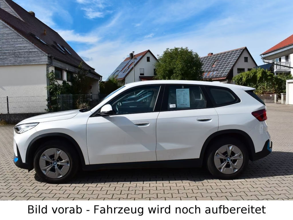 BMW iX1
