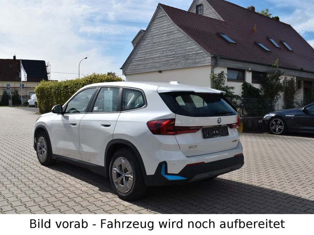 BMW iX1