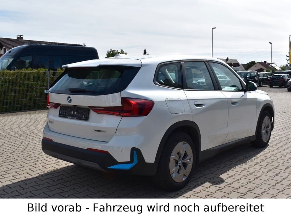 BMW iX1