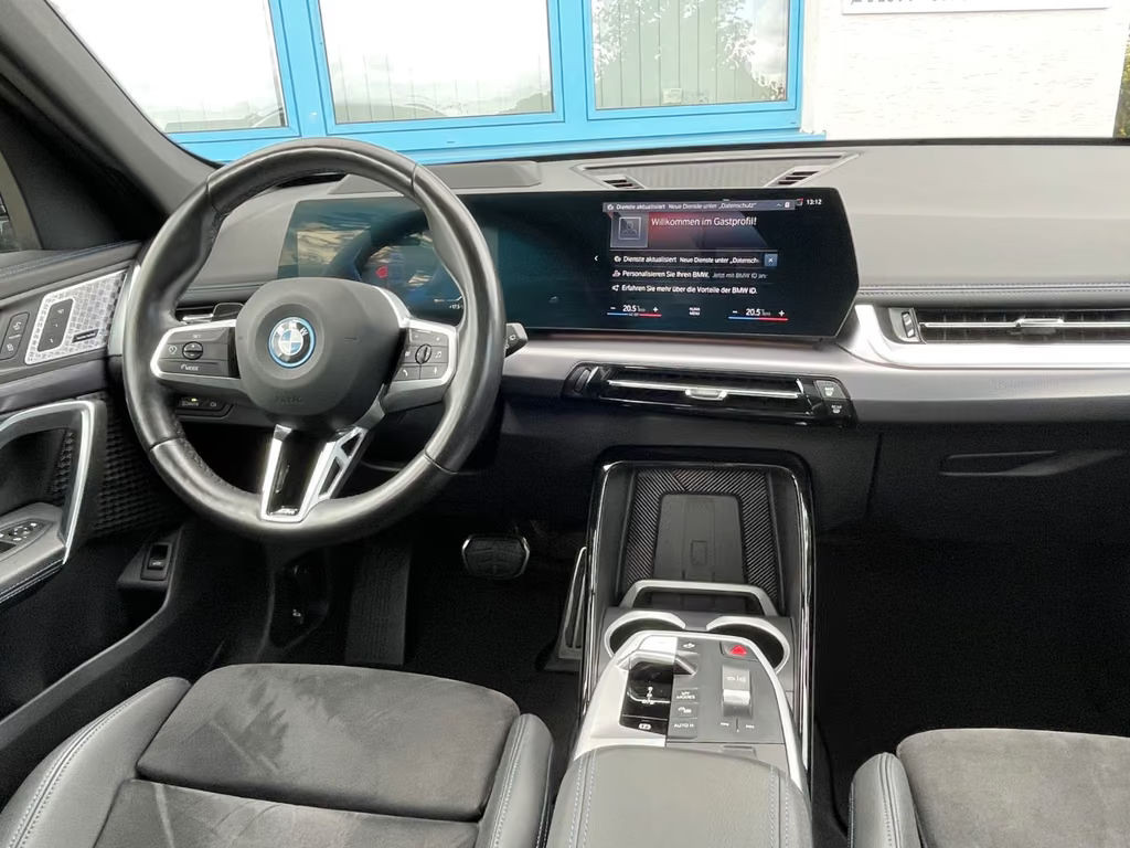 BMW iX1
